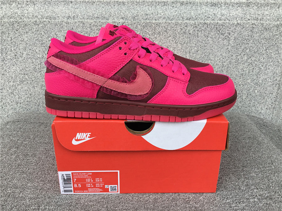 Nike Dunk Low  “Valentine’s Day”